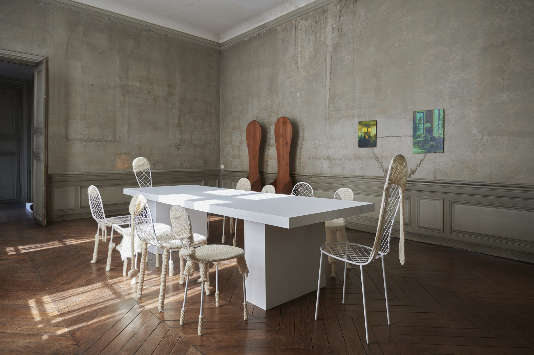 downtown+ trones exposition design