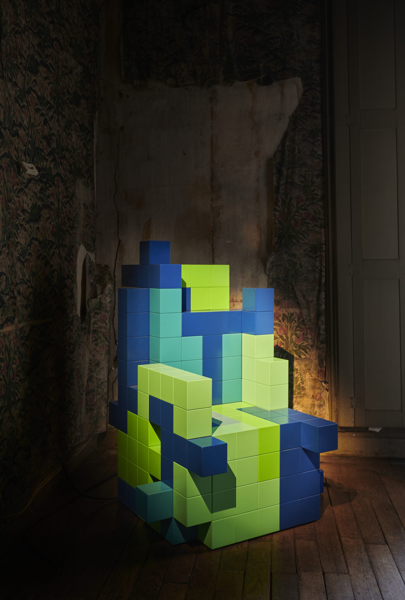 downtown+ trones exposition design