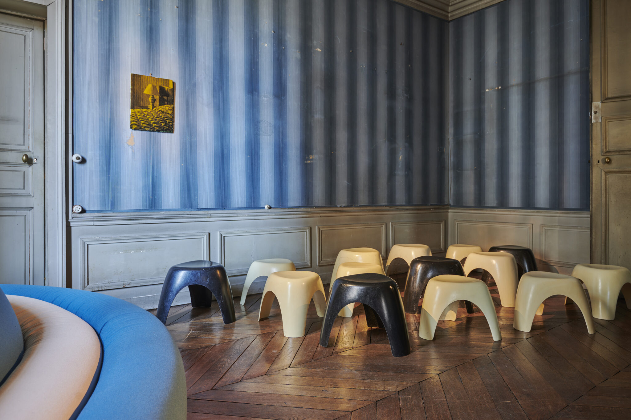 downtown+ trones exposition design