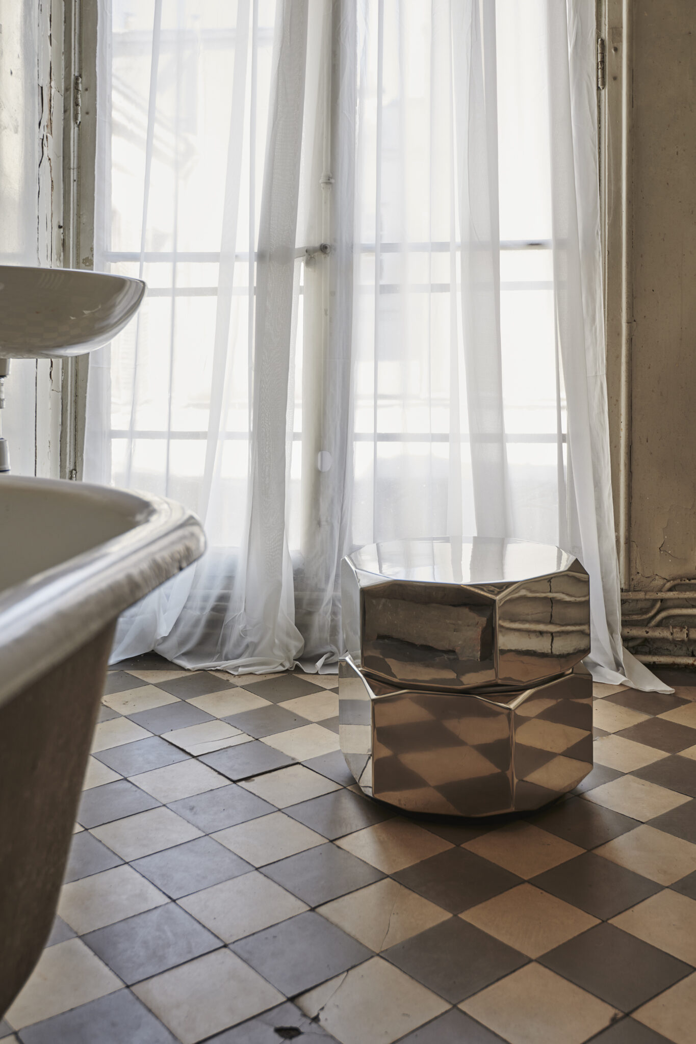 downtown+ trones exposition design