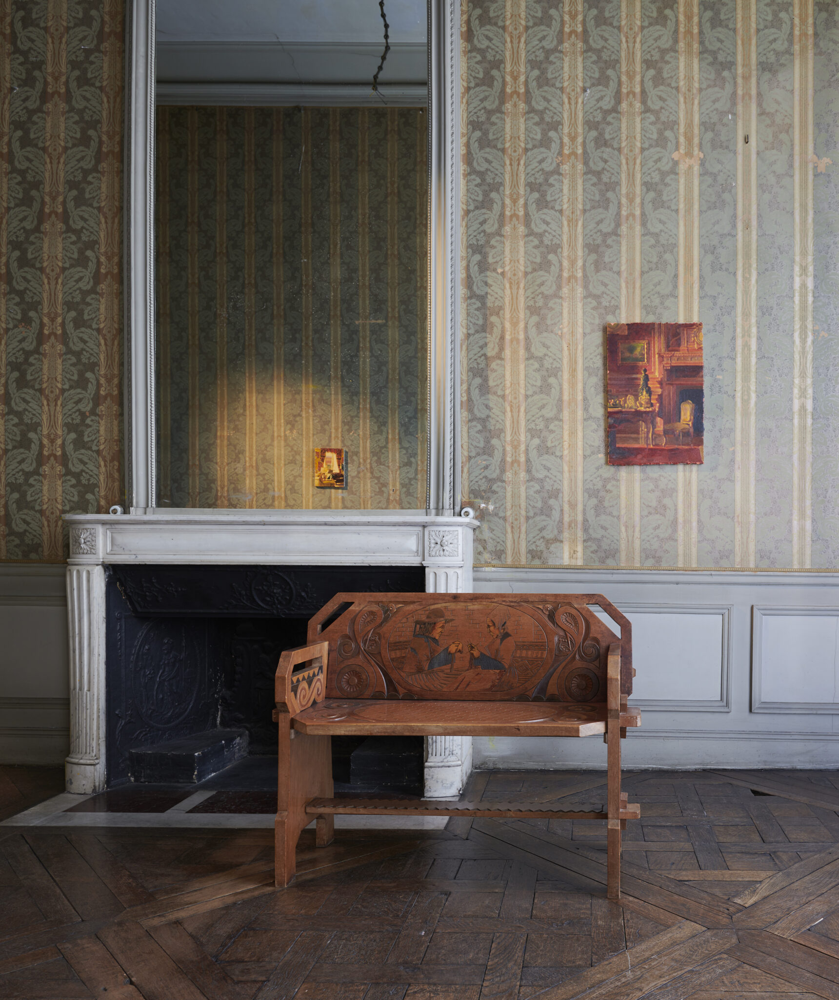 downtown+ trones exposition design