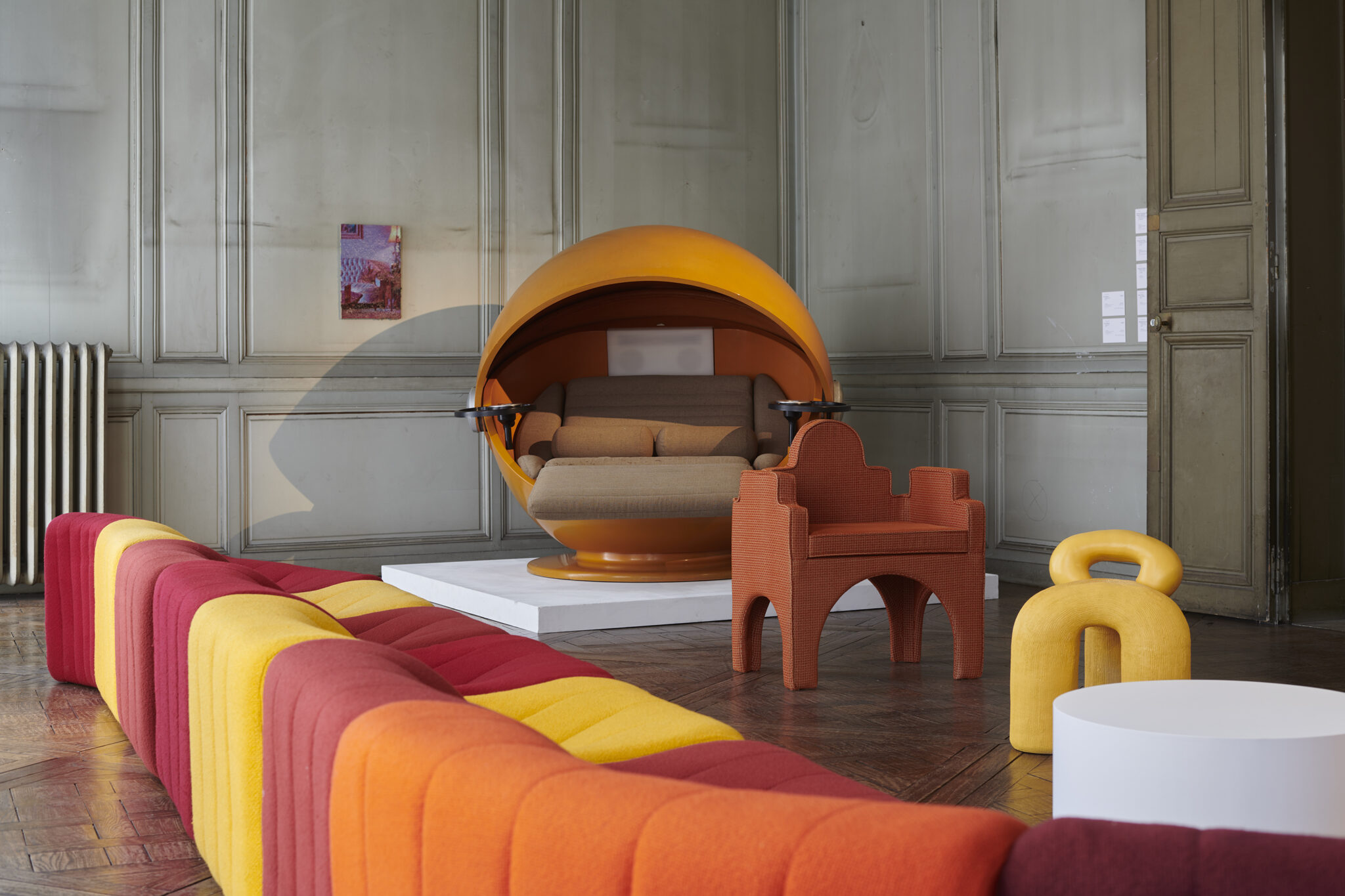 downtown+ trones exposition design